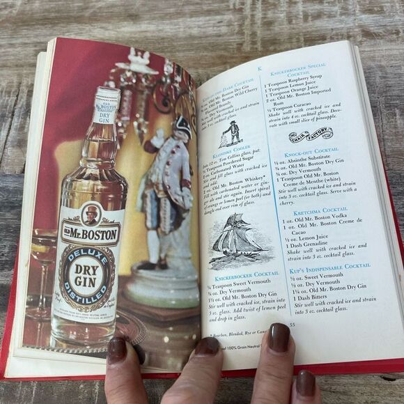 Old Mr.Boston Deluxe Official Bartenders Guide - Picture 2 of 5